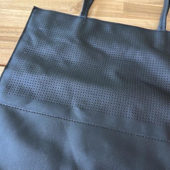 SAKS FIFTH AVENUE ⭐️  tote - Picture 3 of 4